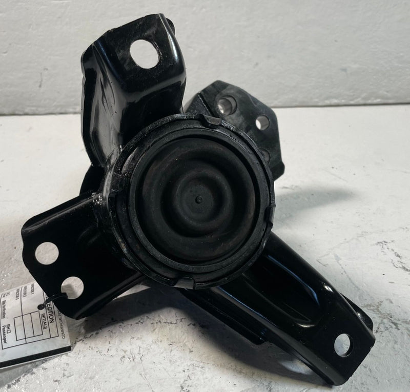 Load image into Gallery viewer, 2020-2025 HYUNDAI PALISADE FRONT RIGHT SIDE ENGINE MOUNT SUPPORT BRACKET #109487