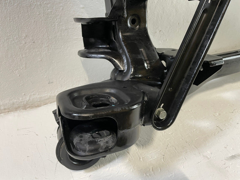 Load image into Gallery viewer, 20-25 HYUNDAI PALISADE FWD REAR SUSPENSION SUBFRAME CROSSMEMBER CRADLE # 105197