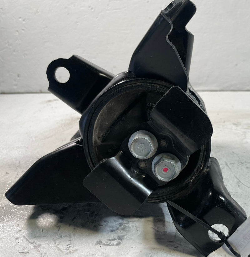 Load image into Gallery viewer, 20-25 HYUNDAI PALISADE FWD FRONT LEFT SIDE ENGINE MOTOR MOUNT W/ BRACKET #109491
