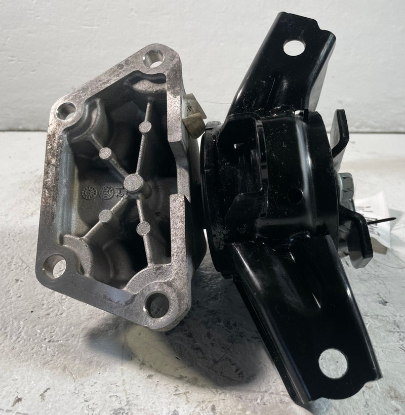 Load image into Gallery viewer, 20-25 HYUNDAI PALISADE FWD FRONT LEFT SIDE ENGINE MOTOR MOUNT W/ BRACKET #109491