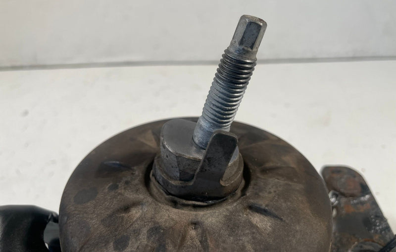 Load image into Gallery viewer, 2020 - 2026 JEEP GLADIATOR FRONT LEFT SIDE ENGINE MOUNT ISOLATOR 3.6L # 114140