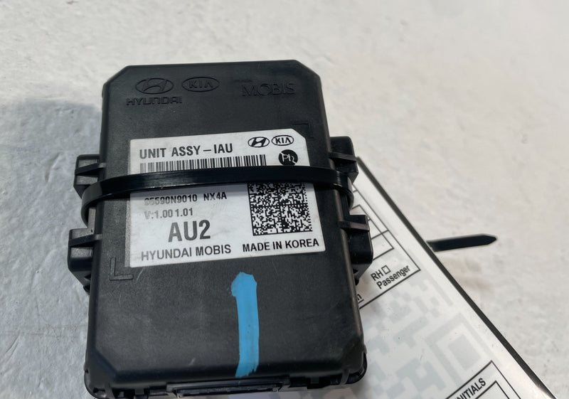 Load image into Gallery viewer, 22-25 HYUNDAI TUCSON IGNITION IMMOBILIZER LOCKING CONTROL MODULE UNIT # 106051