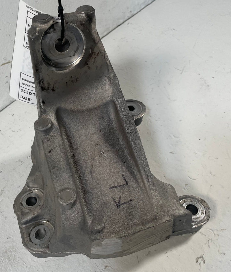 Load image into Gallery viewer, 20-26 JEEP GLADIATOR FRONT LEFT SIDE ENGINE MOUNT SUPPORT BRACKET 3.6L # 114139