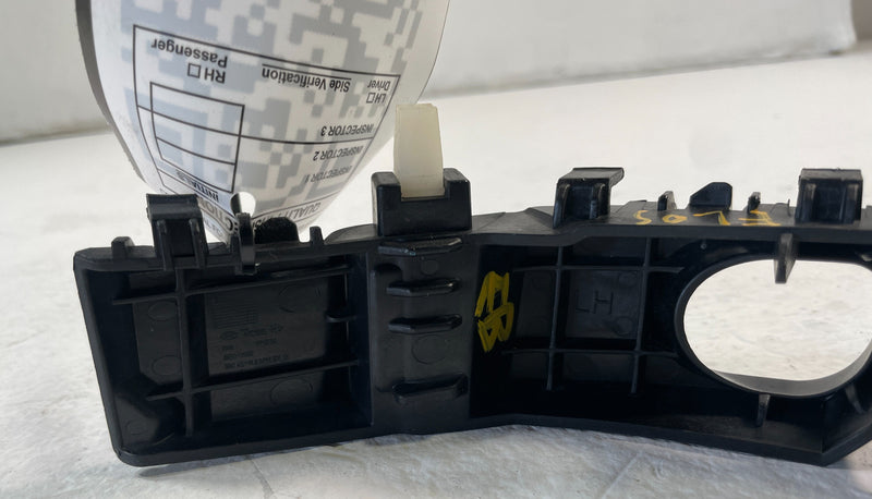Load image into Gallery viewer, 2022-2024 HYUNDAI TUCSON FRONT LEFT SIDE BUMPER MOUNT SUPPORT BRACKET # 106018