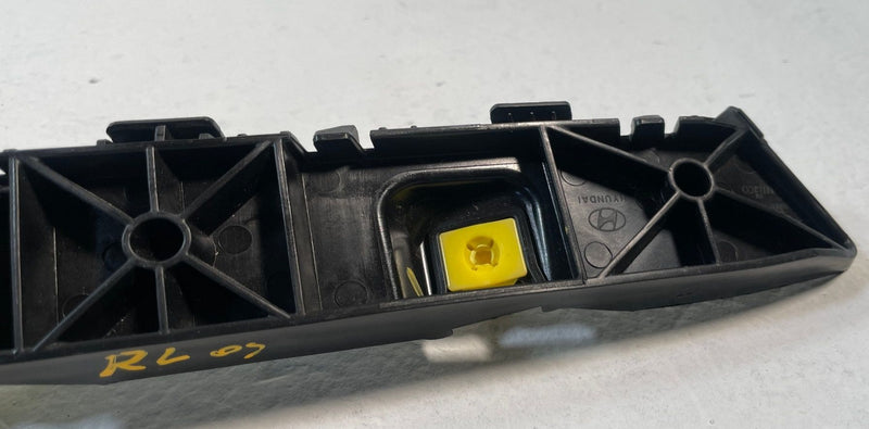 Load image into Gallery viewer, 2022-2025 HYUNDAI TUCSON REAR LEFT SIDE BUMPER MOUNT SUPPORT BRACKET # 107325