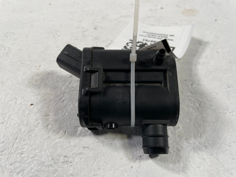 Load image into Gallery viewer, 2020-2026 HYUNDAI TUCSON VENUE FRONT WINDSHIELD WASHER TANK MOTOR PUMP # 108761