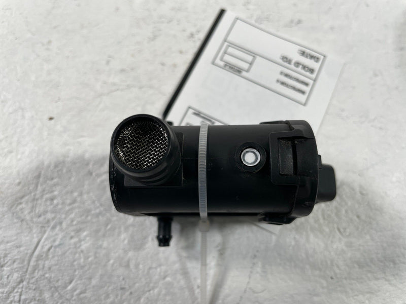 Load image into Gallery viewer, 2020-2026 HYUNDAI TUCSON VENUE FRONT WINDSHIELD WASHER TANK MOTOR PUMP # 108761