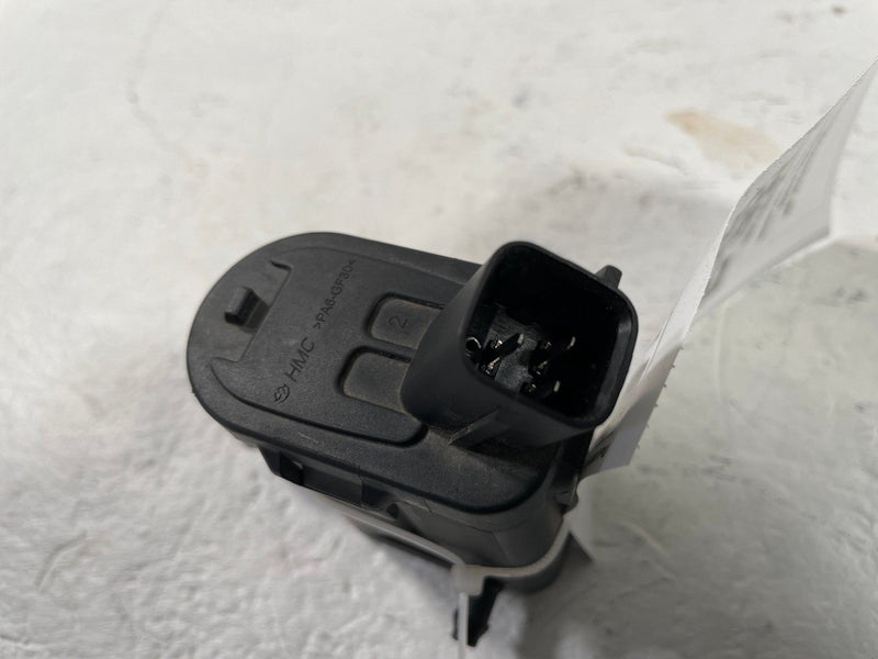 Load image into Gallery viewer, 2020-2026 HYUNDAI TUCSON VENUE FRONT WINDSHIELD WASHER TANK MOTOR PUMP # 108761