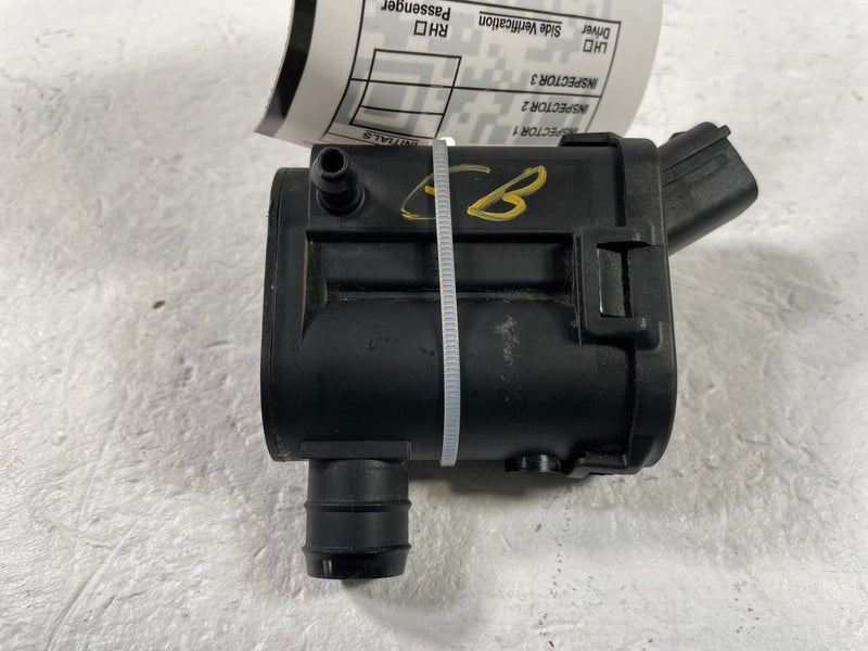 Load image into Gallery viewer, 2020-2026 HYUNDAI TUCSON VENUE FRONT WINDSHIELD WASHER TANK MOTOR PUMP # 108761