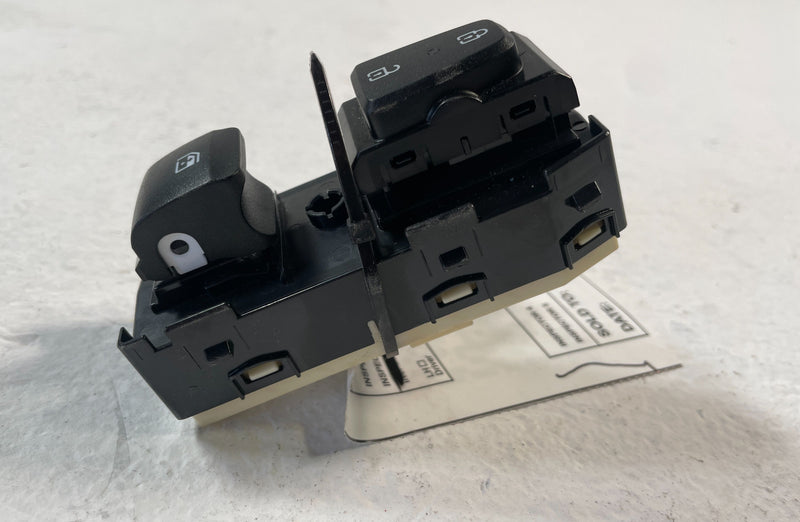 Load image into Gallery viewer, 2022-2024 HYUNDAI TUCSON SANTA CRUZ FRONT RIGHT SIDE DOOR WINDOW SWITCH # 106022