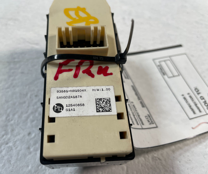 Load image into Gallery viewer, 2022-2024 HYUNDAI TUCSON SANTA CRUZ FRONT RIGHT SIDE DOOR WINDOW SWITCH # 106022