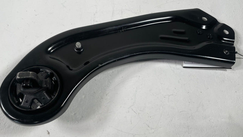 Load image into Gallery viewer, 2024 - 2026 HYUNDAI SANTA FE REAR RIGHT PASSENGER TRAILING CONTROL ARM # 112849