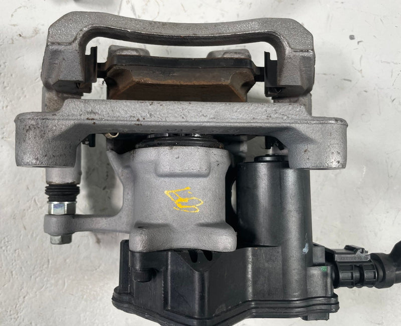 Load image into Gallery viewer, 2024-2026 HYUNDAI SANTA FE REAR RIGHT PASSENGER SIDE DISC BRAKE CALIPER # 112842