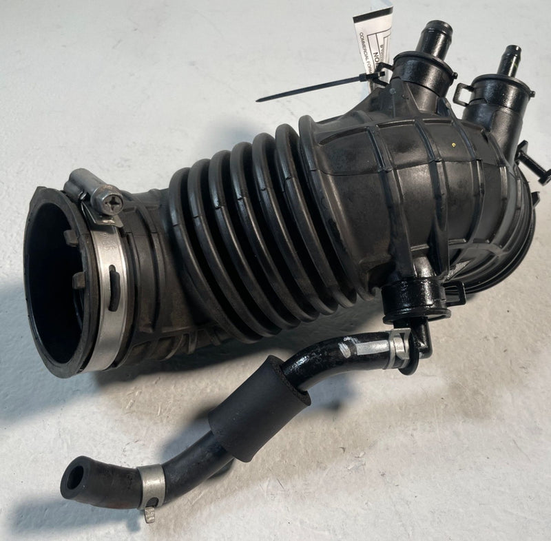 Load image into Gallery viewer, 22-25 HYUNDAI TUCSON ENGINE AIR CLEANER INTAKE HOSE TUBE PIPE 2.5L # 107348