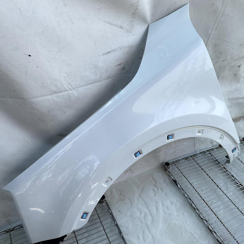 Load image into Gallery viewer, KIA TELLURIDE FRONT LEFT DRIVER SIDE FENDER ASSEMBLY WHITE (GWP) 20-25 # 114382