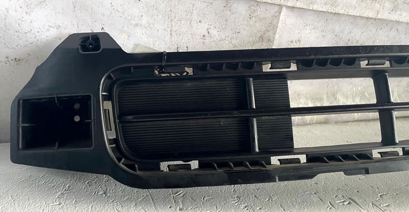 Load image into Gallery viewer, 2020-2022 KIA TELLURIDE FRONT BUMPER LOWER RADIATOR CENTER GRILLE 3.8L # 114378