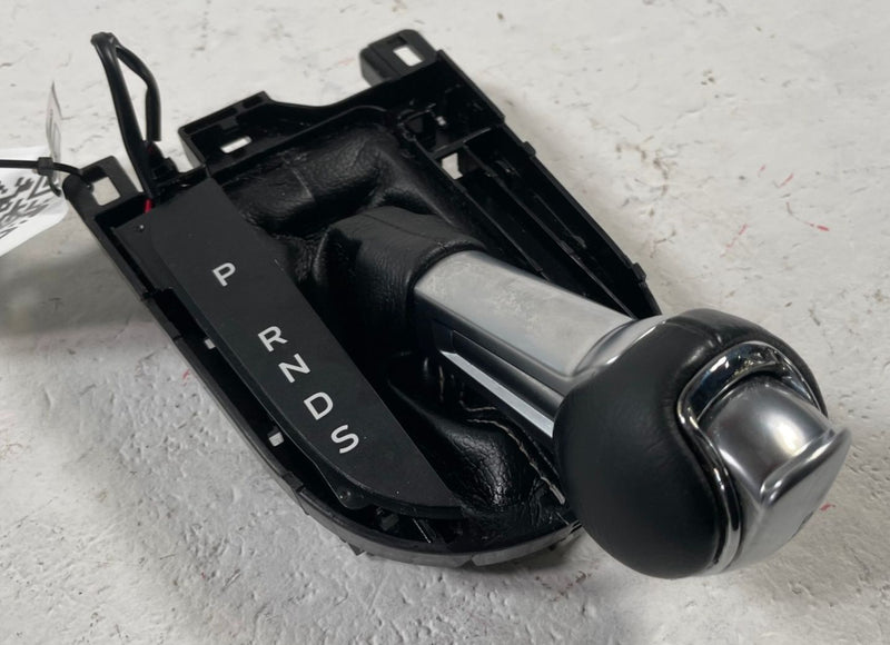 Load image into Gallery viewer, 2018 - 2023 FORD MUSTANG AUTO TRANSMISSION GEAR SHIFTER ASSEMBLY # 112928