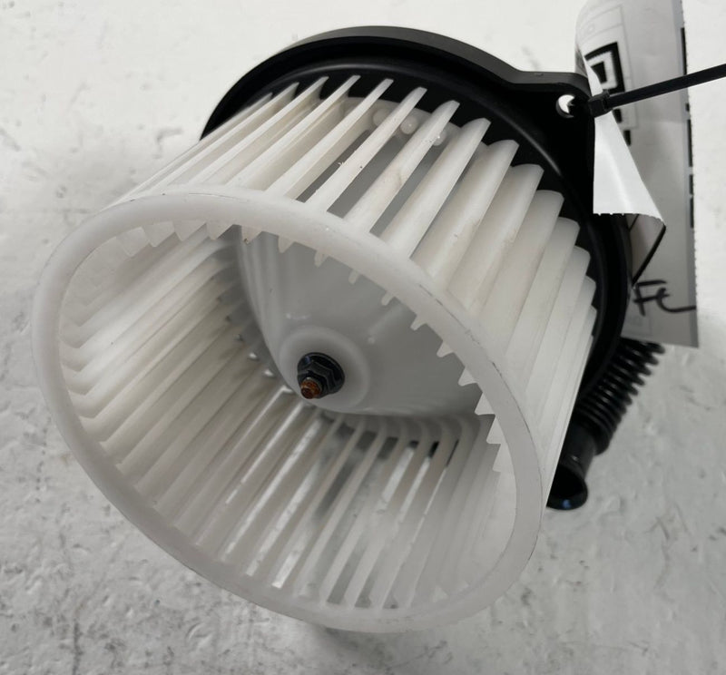 Load image into Gallery viewer, 24-26 HYUNDAI SANTA FE HVAC A/C AIR CONDITIONER HEATER BLOWER FAN MOTOR # 112080