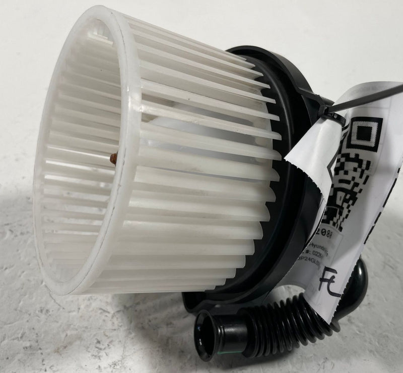 Load image into Gallery viewer, 24-26 HYUNDAI SANTA FE HVAC A/C AIR CONDITIONER HEATER BLOWER FAN MOTOR # 112080