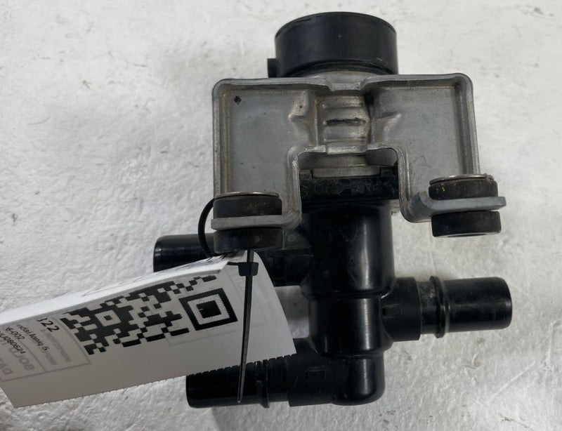 Load image into Gallery viewer, 2022-2024 HYUNDAI IONIQ 5 RWD HV BATTERY COOLANT 3 WAY CHANGEOVER VALVE # 108822