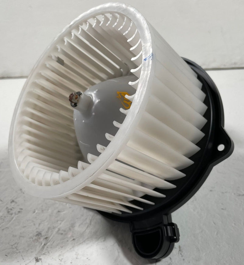 Load image into Gallery viewer, 24-26 HYUNDAI SANTA FE HVAC A/C AIR CONDITIONER HEATER BLOWER FAN MOTOR # 112129