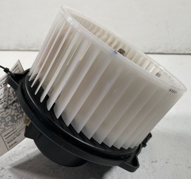 Load image into Gallery viewer, 24-26 HYUNDAI SANTA FE HVAC A/C AIR CONDITIONER HEATER BLOWER FAN MOTOR # 112129
