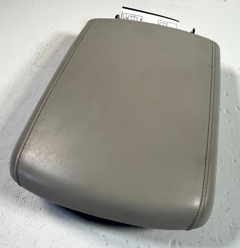 Load image into Gallery viewer, 2020 - 2025 KIA TELLURIDE CENTER CONSOLE ARMREST STORAGE LID COVER # 114371