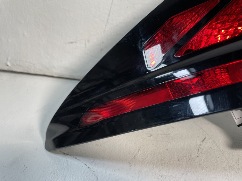 Load image into Gallery viewer, 22-25 HYUNDAI TUCSON REAR RIGHT SIDE HALOGEN OUTER TAILLIGHT LIGHT LAMP # 107382