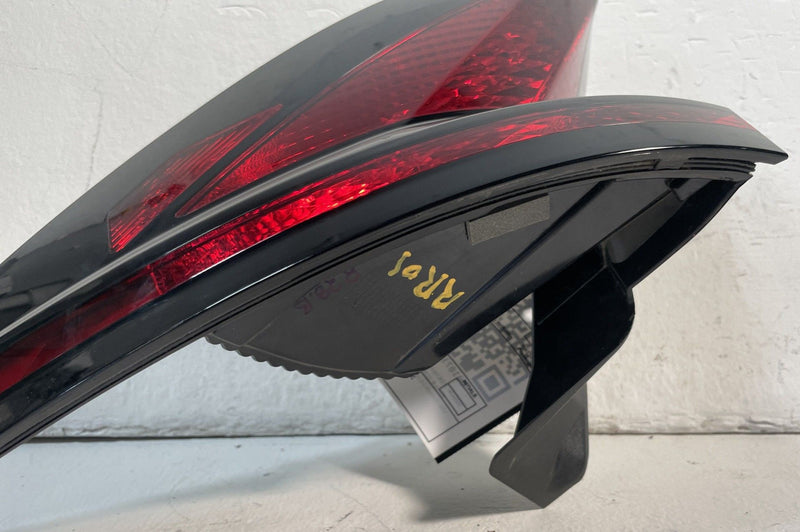 Load image into Gallery viewer, 22-25 HYUNDAI TUCSON REAR RIGHT SIDE HALOGEN OUTER TAILLIGHT LIGHT LAMP # 107382