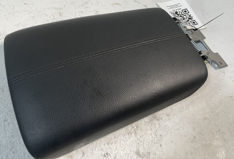 Load image into Gallery viewer, 22-24 HYUNDAI SANTA CRUZ TUCSON CENTER CONSOLE ARMREST LID COVER BLACK # 107397