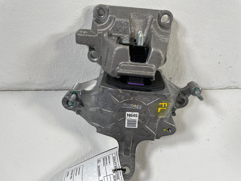 Load image into Gallery viewer, 2025-2026 HYUNDAI TUCSON LEFT AUTO TRANSMISSION SUPPORT MOUNT BRACKET # 110208