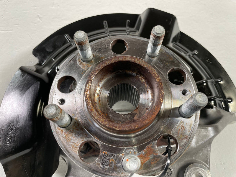 Load image into Gallery viewer, 21-26 HYUNDAI SANTA FE FWD FRONT RIGHT SPINDLE KNUCKLE W/ BEARING HUB # 112103