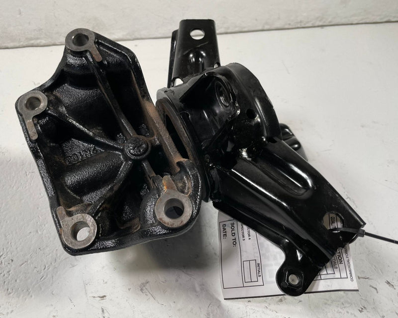 Load image into Gallery viewer, 2021-2025 HYUNDAI SANTA FE FRONT LEFT TRANSMISSION MOUNT BRACKET 2.5L # 112096