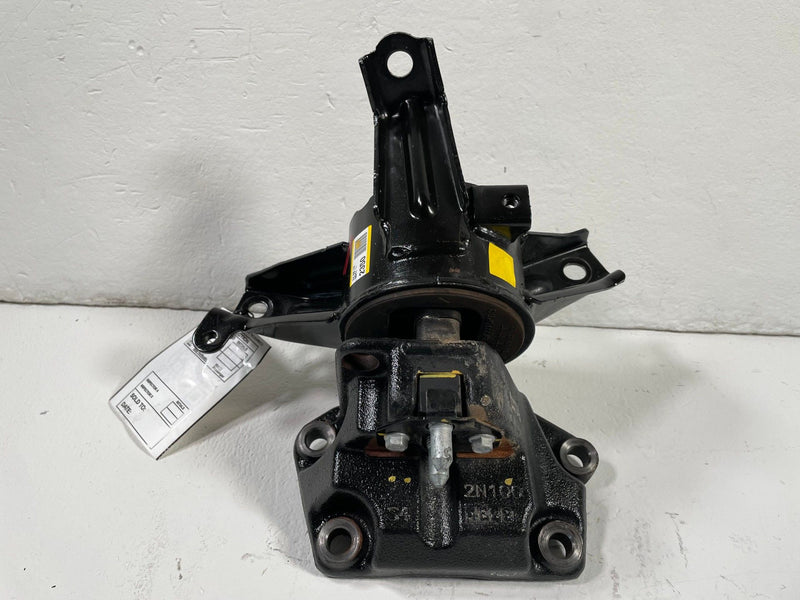Load image into Gallery viewer, 2021-2025 HYUNDAI SANTA FE FRONT LEFT TRANSMISSION MOUNT BRACKET 2.5L # 112096