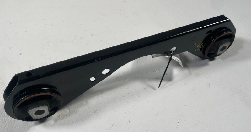 Load image into Gallery viewer, 2021-2025 NISSAN ROGUE AWD REAR DIFFERENTIAL AXLE CARRIER MOUNT BRACKET # 111643