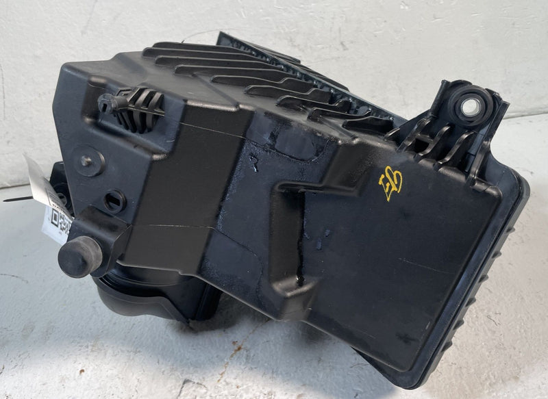 Load image into Gallery viewer, 20-25 HYUNDAI TUCSON SONATA ENGINE AIR INTAKE CLEANER HOUSING BOX 2.5L # 107386