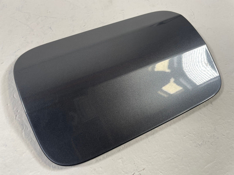 Load image into Gallery viewer, 19-25 BMW G20 330i XDRIVE FUEL TANK FILLER DOOR LID COVER GRAY (B39) # 110263