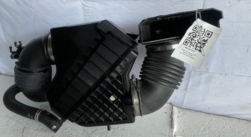 Load image into Gallery viewer, 22-25 GENESIS GV70 AIR INTAKE CLEANER FILTER HOUSING BOX ASSEMBLY 2.5L # 107597