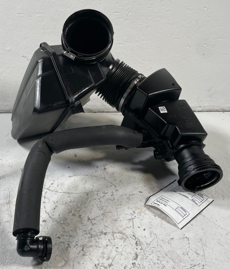 Load image into Gallery viewer, 19-25 BMW 330i xDRIVE 430i Z4 AIR INTAKE CLEANER FILTER BOX W/ HOSE TUBE #110278