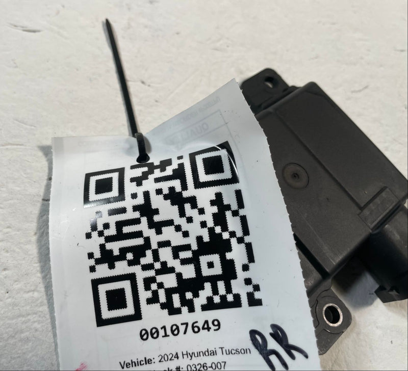Load image into Gallery viewer, 2022-2024 HYUNDAI TUCSON REAR RIGHT BLIND SPOT DISTANCE RADAR SENSOR # 107649