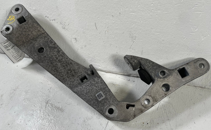 Load image into Gallery viewer, 2019-2025 BMW G20 330i xDrive TRANSMISSION CROSSMEMBER MOUNT 22319485312 #110283