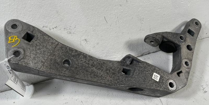 Load image into Gallery viewer, 2019-2025 BMW G20 330i xDrive TRANSMISSION CROSSMEMBER MOUNT 22319485312 #110283