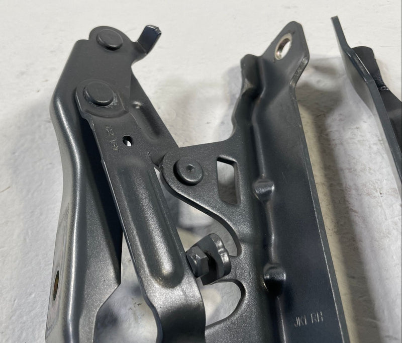 Load image into Gallery viewer, 2022 - 2025 GENESIS GV70 FRONT LEFT & RIGHT HOOD BONNET HINGE PAIR # 107534