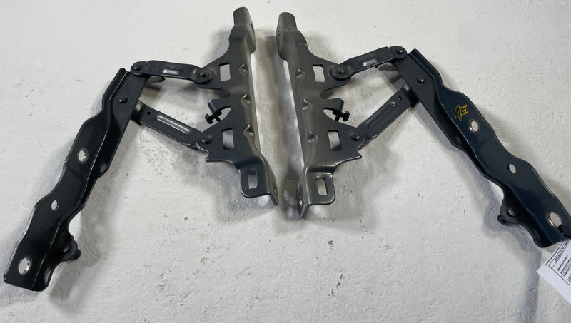 Load image into Gallery viewer, 2022 - 2025 GENESIS GV70 FRONT LEFT & RIGHT HOOD BONNET HINGE PAIR # 107534