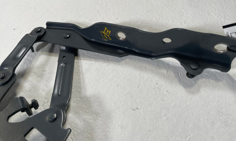 Load image into Gallery viewer, 2022 - 2025 GENESIS GV70 FRONT LEFT & RIGHT HOOD BONNET HINGE PAIR # 107534