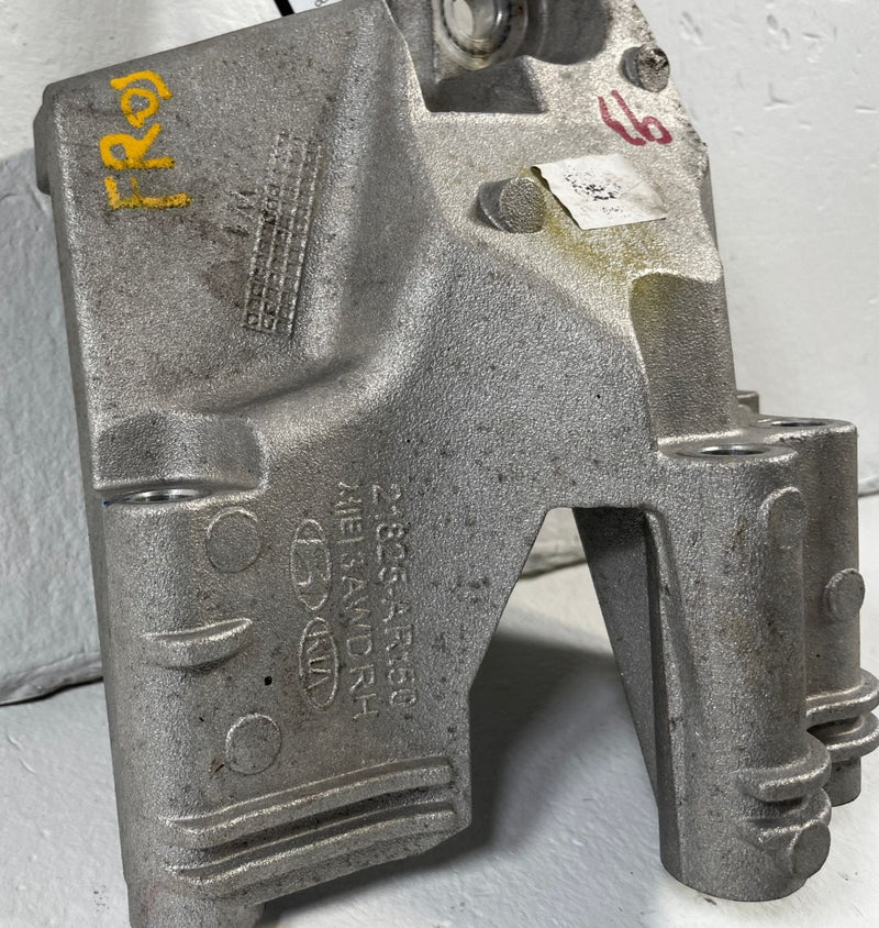 Load image into Gallery viewer, 2022-25 GENESIS GV70 FRONT RIGHT SIDE ENGINE MOUNT SUPPORT BRACKET 2.5L #107509