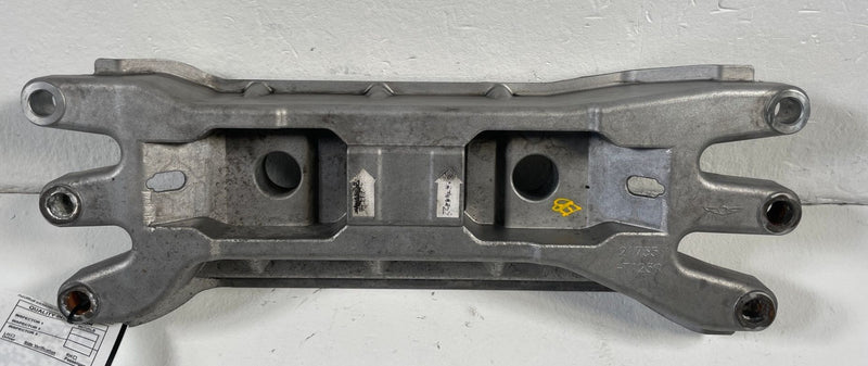 Load image into Gallery viewer, 21-25 GENESIS G80 GV70 AWD TRANSMISSION CROSSMEMBER SUPPORT MOUNT 2.5L # 107596