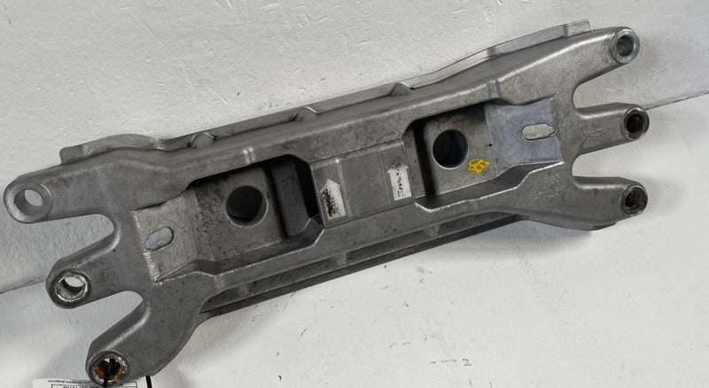 Load image into Gallery viewer, 21-25 GENESIS G80 GV70 AWD TRANSMISSION CROSSMEMBER SUPPORT MOUNT 2.5L # 107596