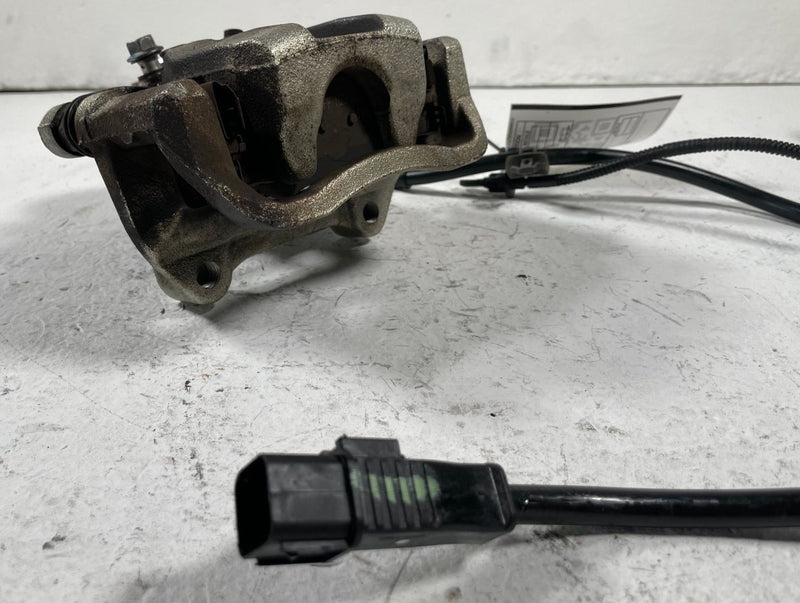 Load image into Gallery viewer, 22-25 HYUNDAI TUCSON REAR RIGHT BRAKE CALIPER ASSEMBLY W/ ABS SENSOR # 107705