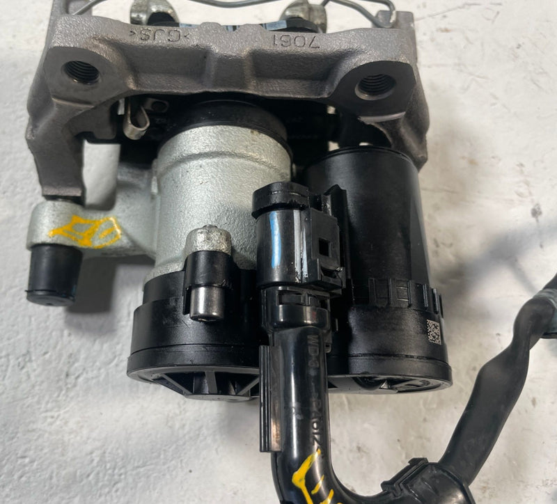 Load image into Gallery viewer, 2022 - 2025 HONDA CIVIC REAR RIGHT PASSENGER SIDE DISC BRAKE CALIPER # 110361